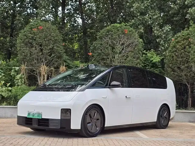 Li Auto MEGA 2024 Ultra
