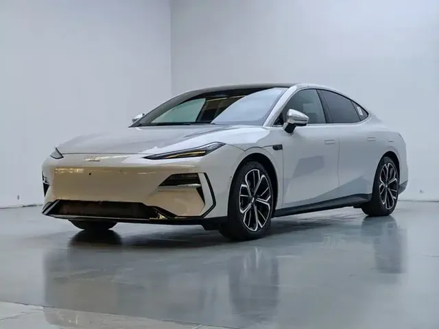 Geely Galaxy E8 2025 700km Long Voyage Smart Drive Edition