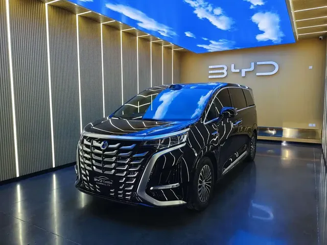 Denza D9 2025 DM-i Smart Drive Edition 1020 AWD Luxury