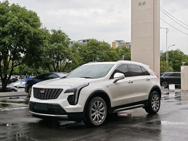 Cadillac XT4 2021 28T FWD Premium Edition