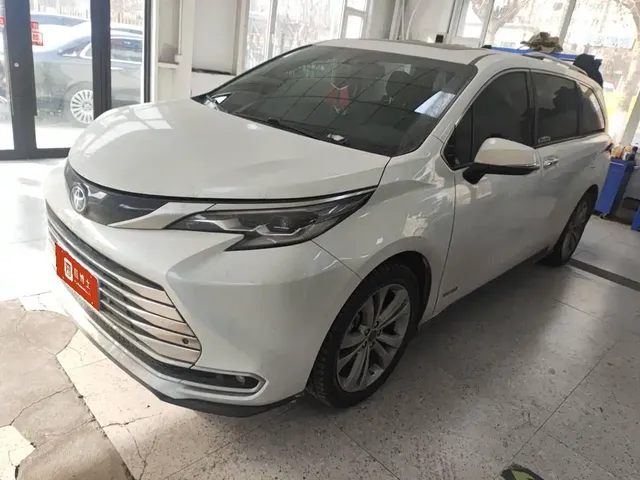 Toyota Sienna 2023 2.5L Hybrid Premium Edition