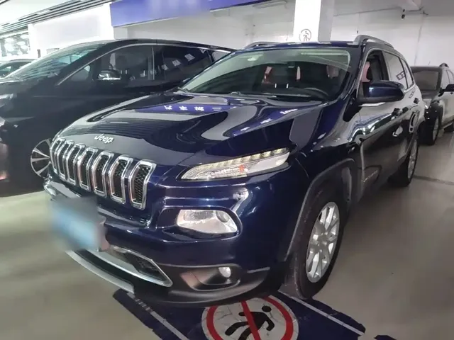 Jeep Cherokee 2017 2.4L Leading Smart Edition