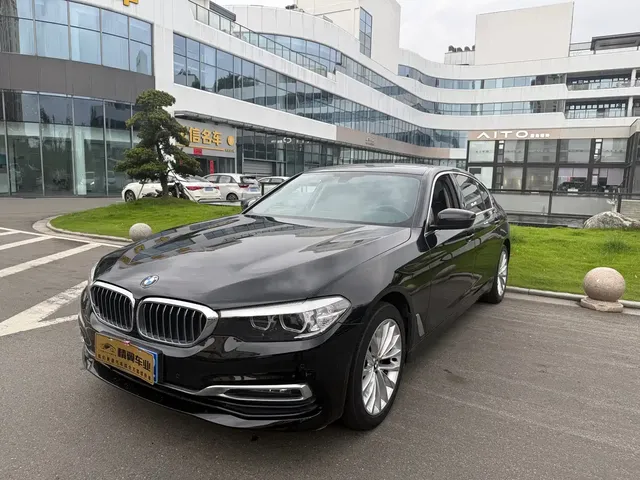 BMW 5 Series 2019 525Li Luxury Package