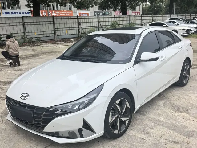 Hyundai Elantra 2022 1.5L CVT GLS Leading Edition