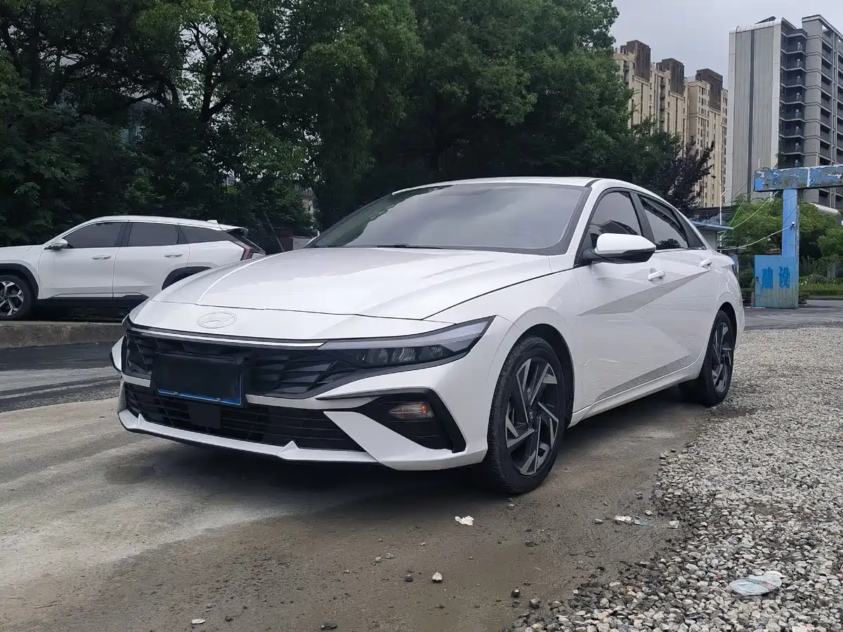 Hyundai Elantra 2023 1.5L CVT GLS Premium