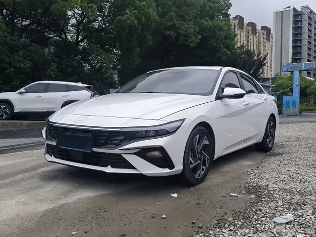 Hyundai Elantra 2023 1.5L CVT GLS Premium