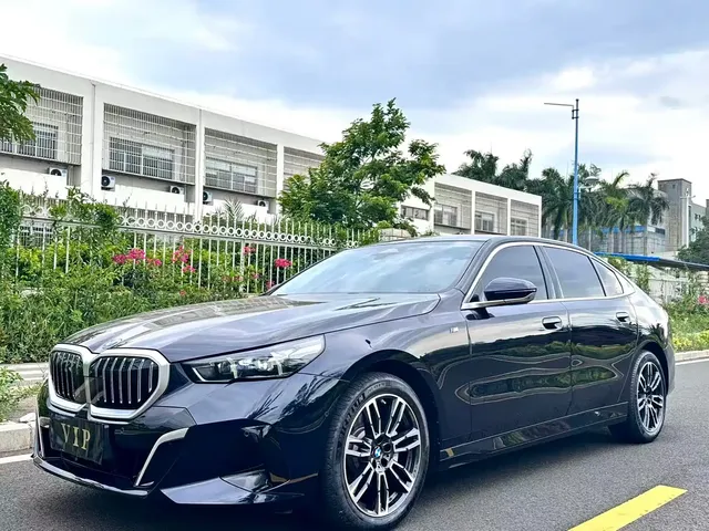 BMW 5 Series 2025 530Li Leading M Sport Package