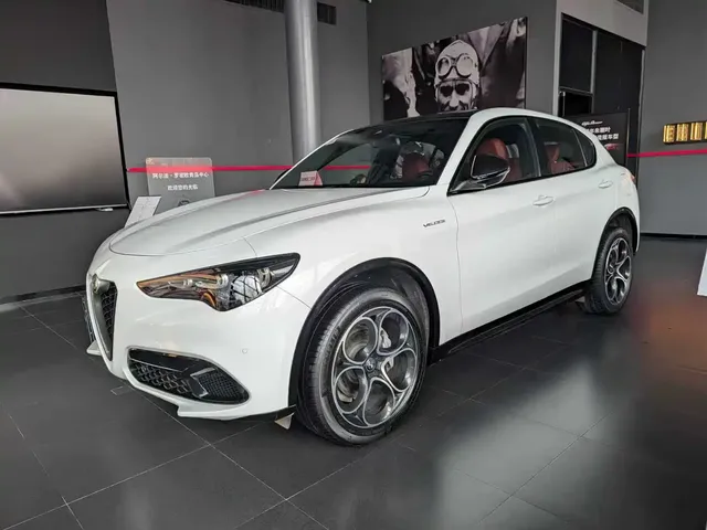 Alfa Romeo Stelvio 2023 2.0T 280HP Veloce Track Edition