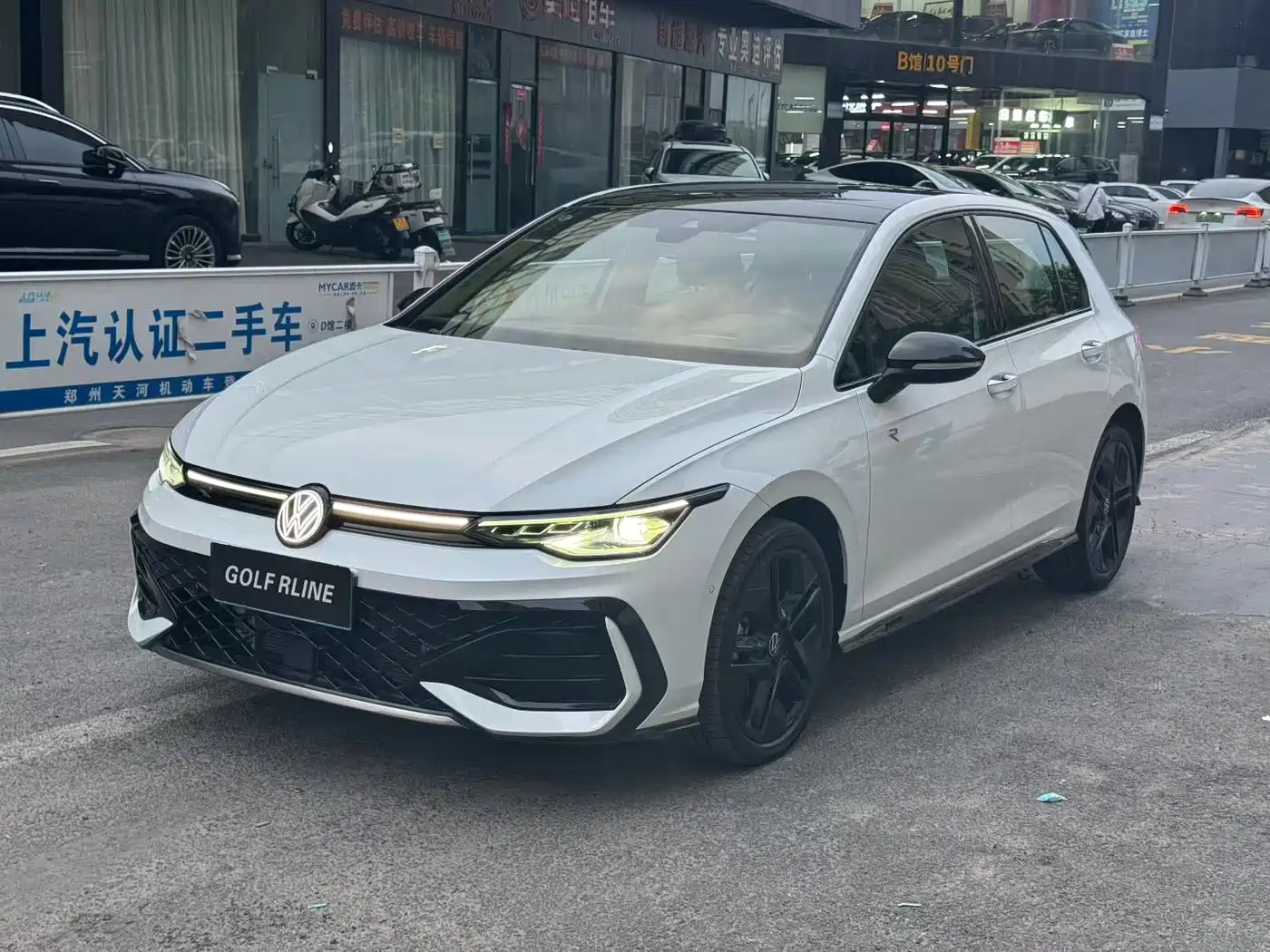 Volkswagen Golf 2025 Facelift 300TSI R-Line