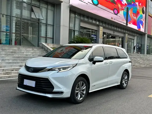Toyota Sienna 2023 2.5L Hybrid Comfort Edition
