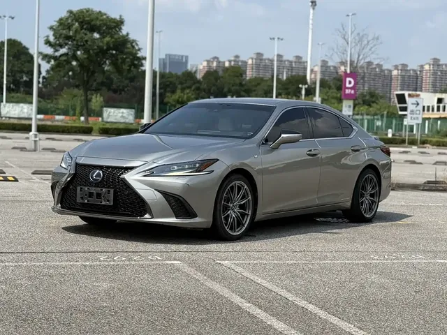 Lexus ES 2021 300h F SPORT