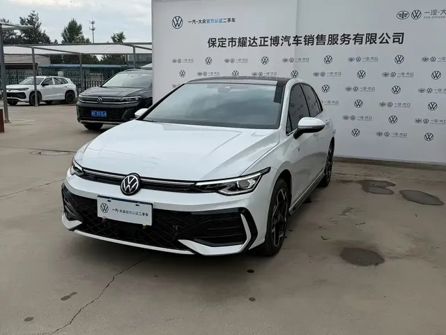 Volkswagen Golf 2025 300TSI R-Line