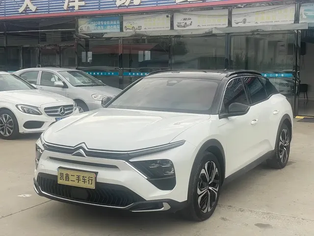 Citroën Versailles C5 X 2022 1.6T Momentum Extraordinary Tiger Year Opening Edition