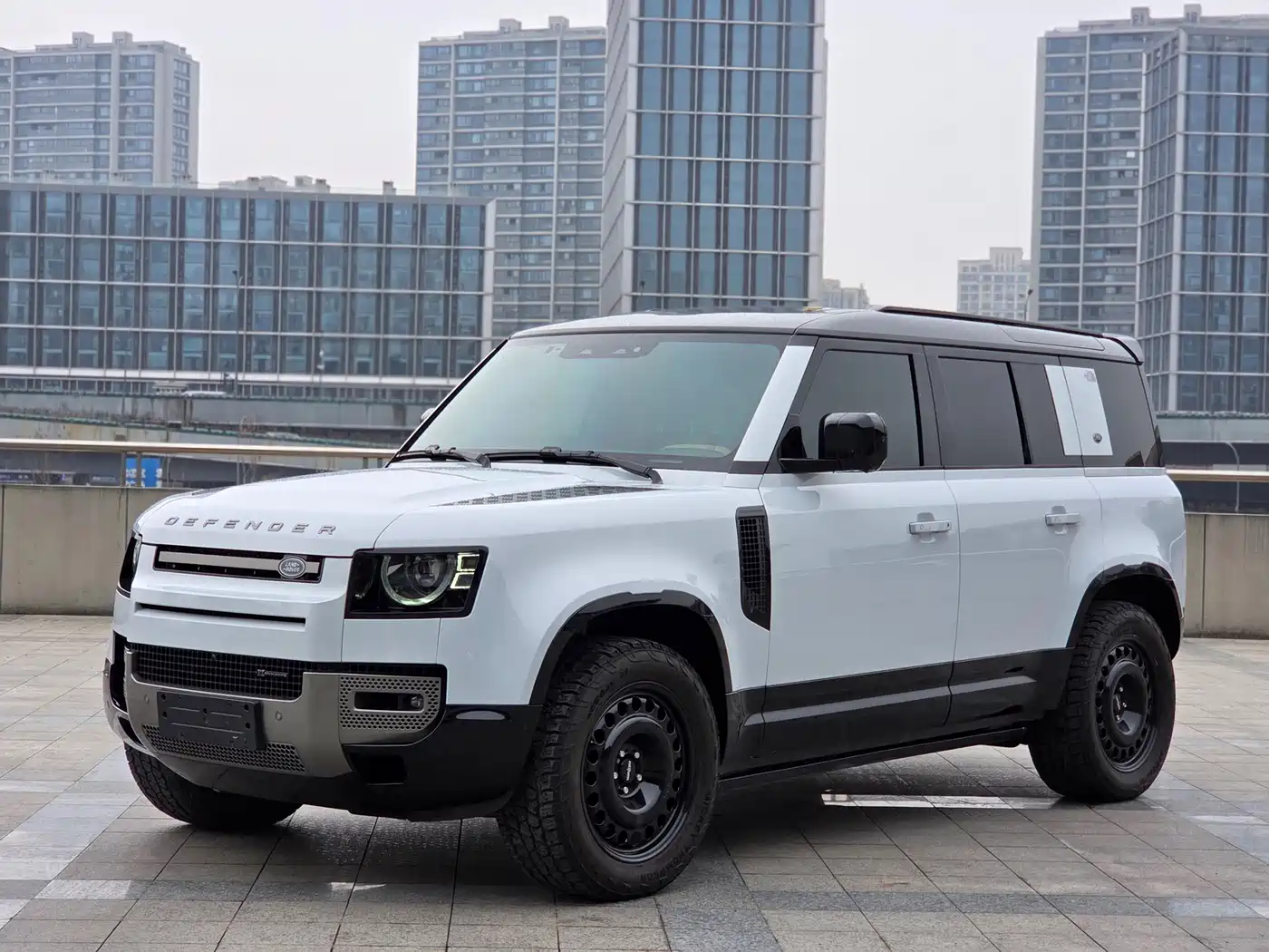 Land Rover Defender 2023 Facelift 110 3.0T P400 Dark Special Edition