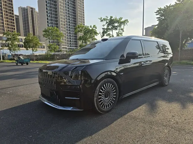 ZEEKR 009 2024 6-seat Executive AWD 108kWh