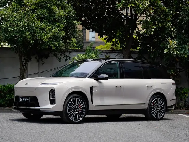 NIO ES8 2025 Base Model