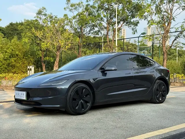 Tesla Model 3 2023 Rear-Wheel Drive