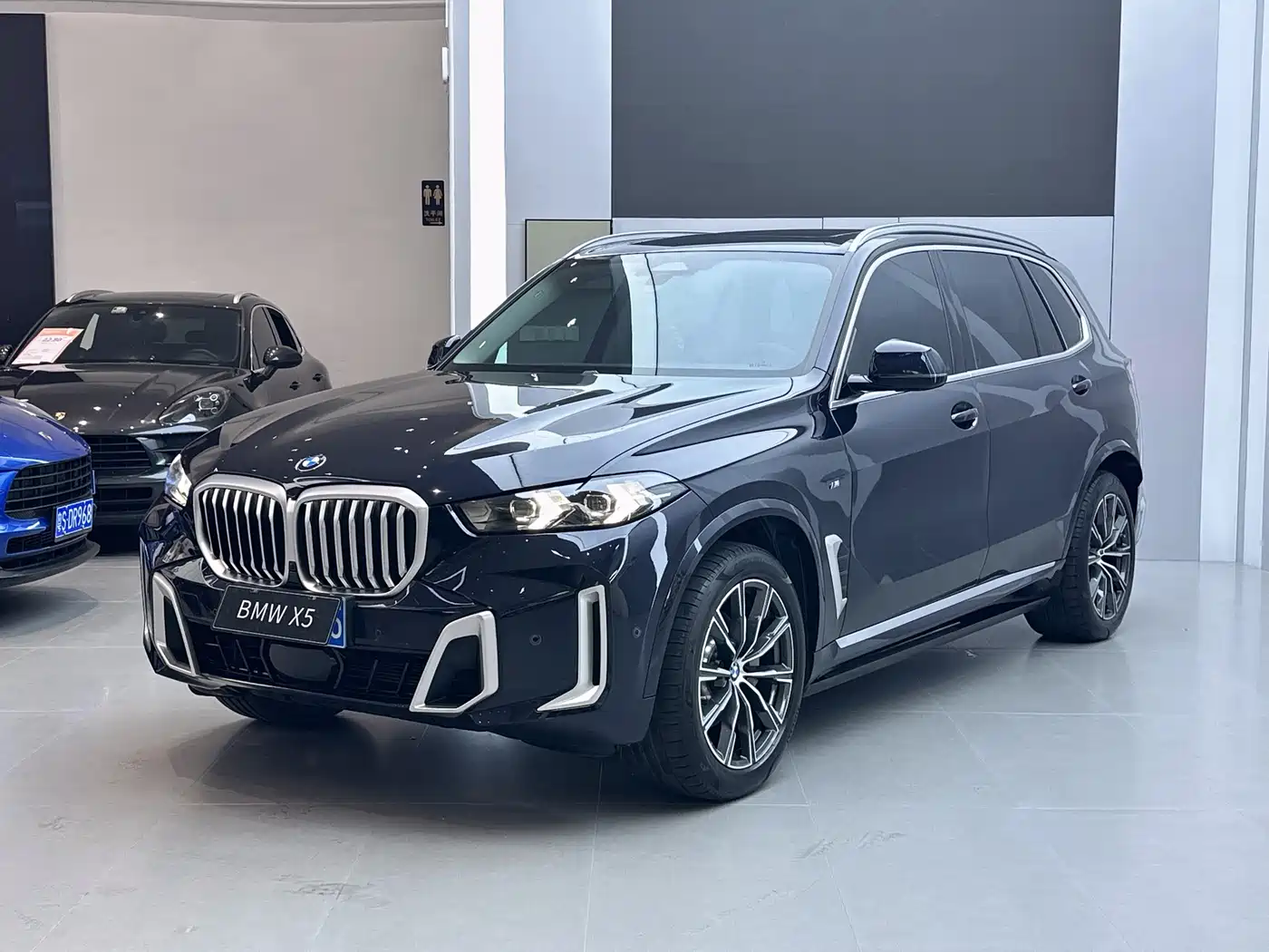 BMW X5 2023 xDrive 30Li M Sport Package