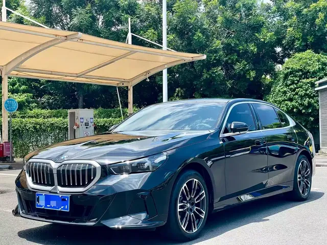 BMW 5 Series 2026 Model Year Facelift 525Li M Sport Package