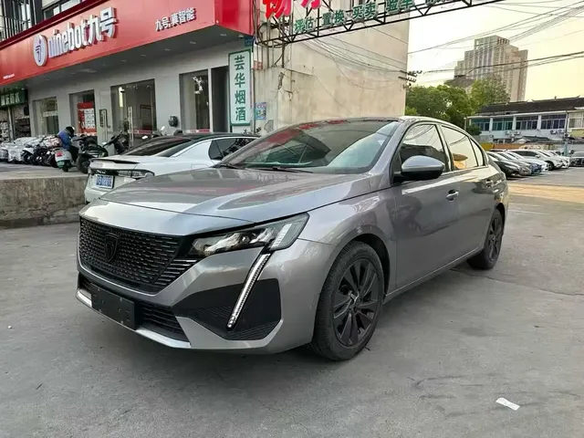 Peugeot 408 2022 1.6T Light Chaser Edition