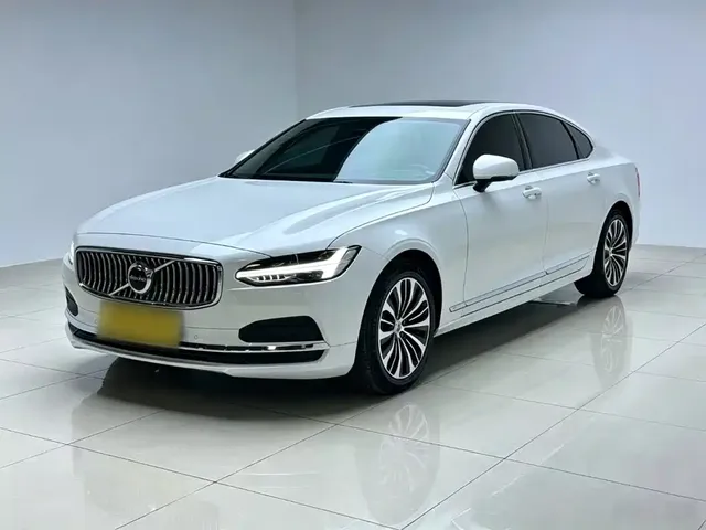 Volvo S90 2024 B5 Momentum Luxury Edition