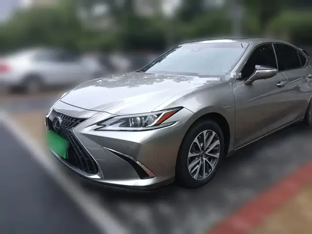 Lexus ES 2022 300h Excellence Edition