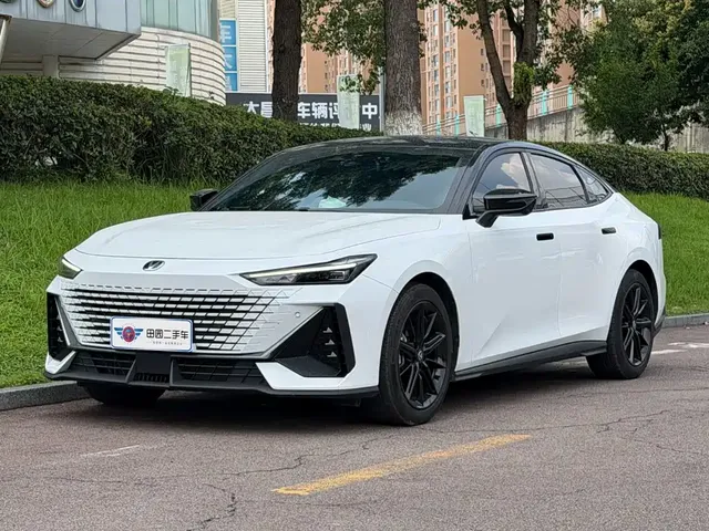 Changan UNI-V 2023 1.5T Luxury Edition