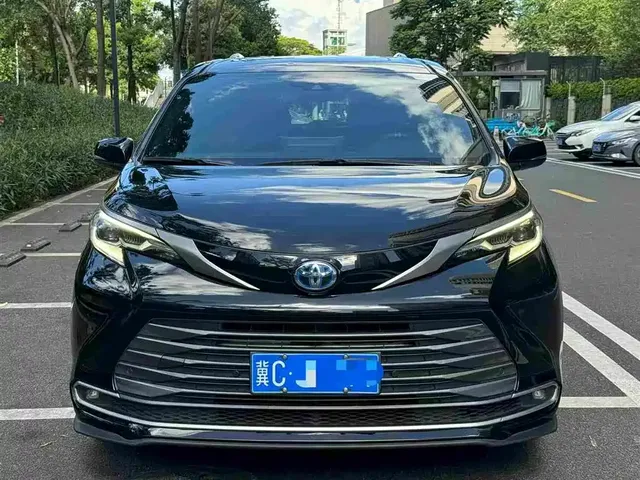 Toyota Sienna 2023 2.5L Hybrid Premium Edition