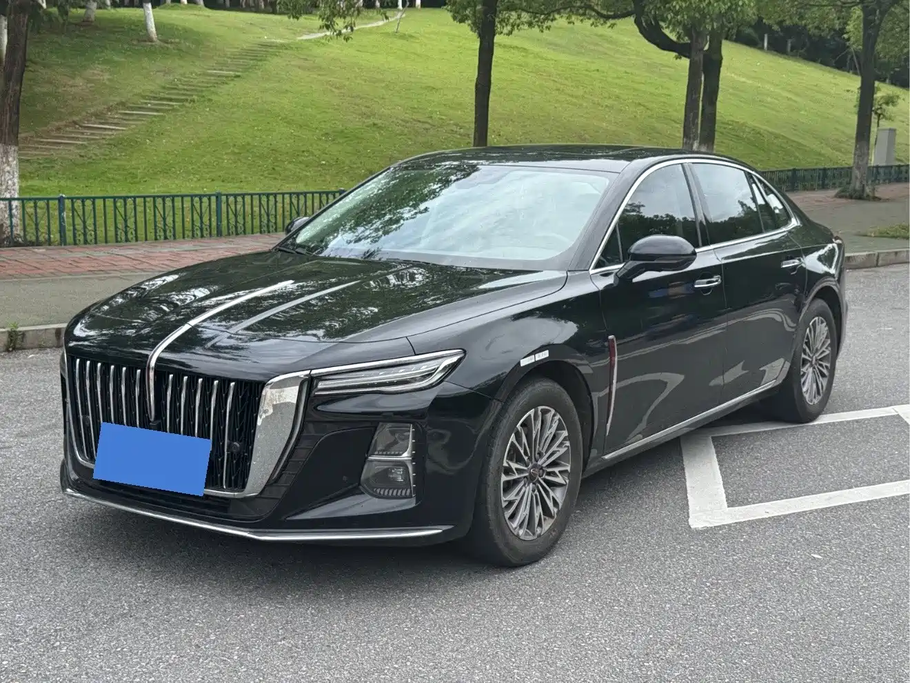 Hongqi H5 2023 1.5T DCT Smart Connect Joy Edition