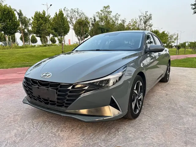 Hyundai Elantra 2022 1.5L CVT LUX Premium Edition