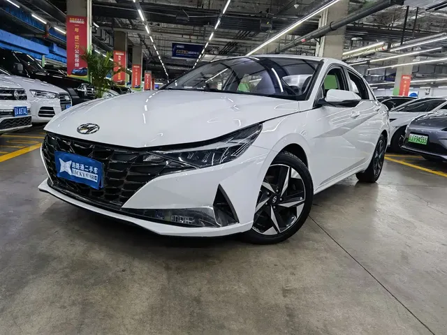 Hyundai Elantra 2021 1.5L CVT LUX Premium Edition