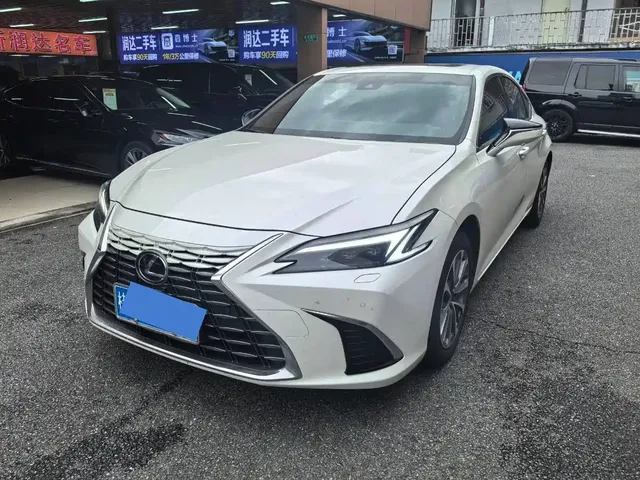 Lexus ES 2025 200 Ultimate Edition