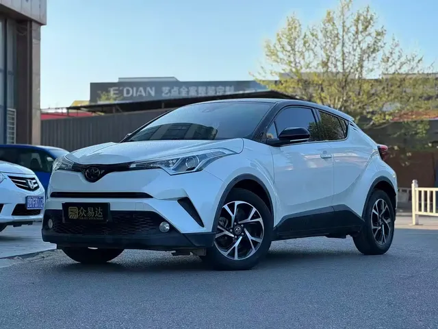 Toyota C-HR 2020 Model 2.0L Leading