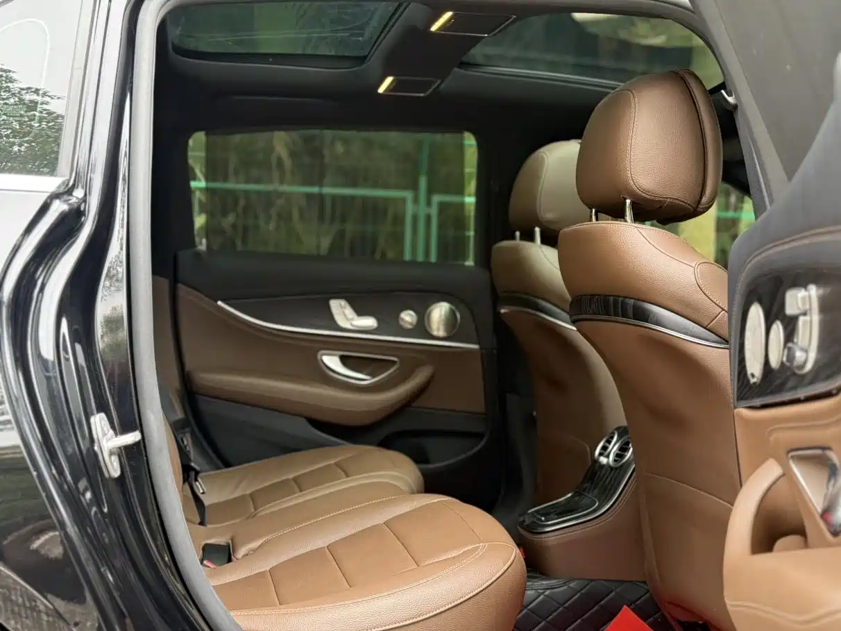 Mercedes-Benz E-Class 2023 E 300 L Fashion