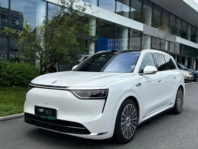 AITO Wenjie AITO M8 2025 Extended Range Ultra 53.4kWh 6-Seater