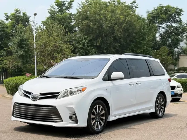 Toyota Sienna 2015 3.5L 2WD LE