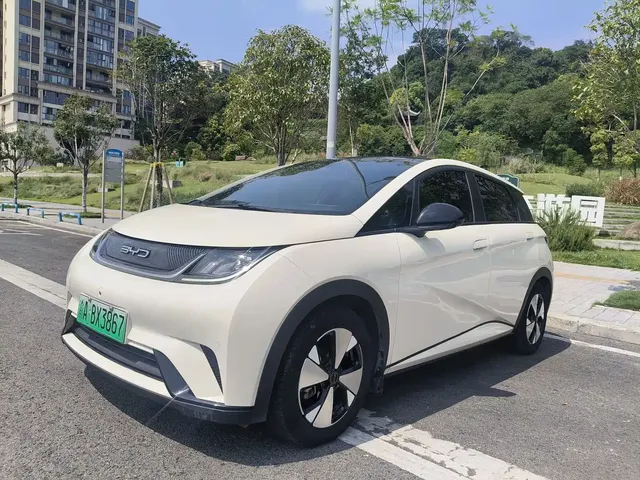 BYD Dolphin 2023 420km Fashion Edition