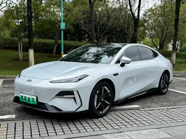 Geely Galaxy E8 2024 Model 550km RWD Soaring Dragon Edition