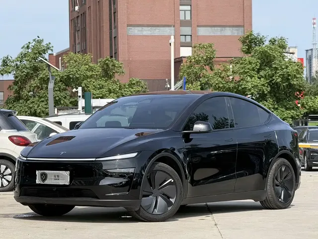 Tesla Model Y 2026 Facelift Long Range Rear-Wheel Drive