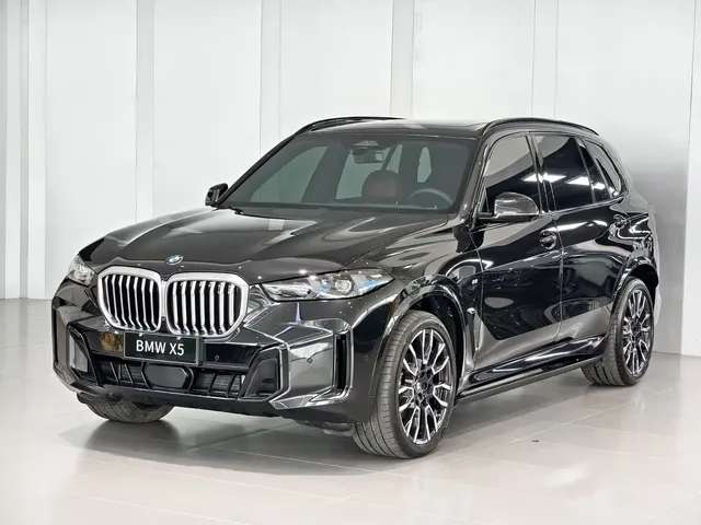 BMW X5 2023 xDrive 40Li M Sport Black Night Package