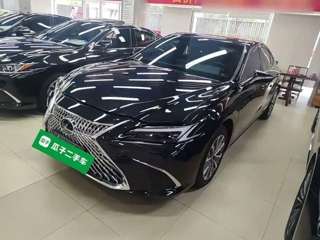 Lexus ES 2025 200 Ultimate Edition