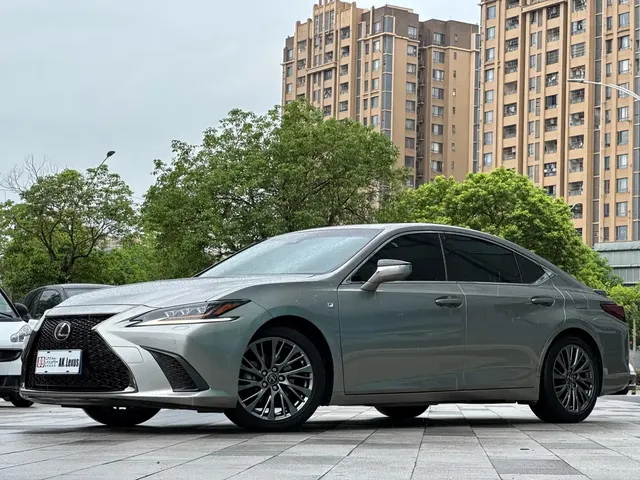 Lexus ES 2020 Model 260 F SPORT