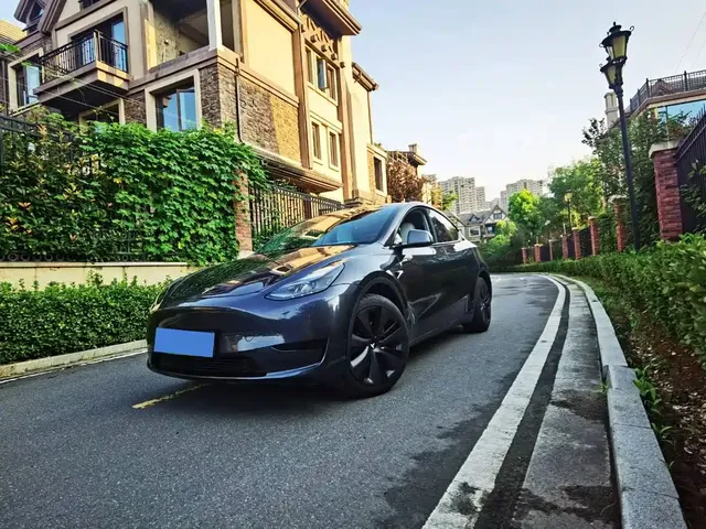 Tesla Model Y 2024 Rear-Wheel Drive Version