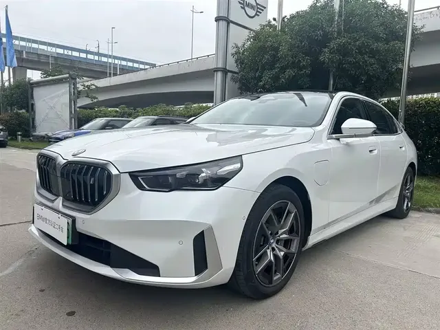 BMW i5 2024 eDrive 35L Luxury Package