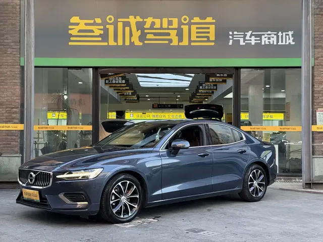 Volvo S60 2022 B4 Smart Comfort Luxury Edition