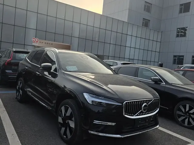 Volvo XC60 Plug-in Hybrid 2025 Plug-in Hybrid Long Range AWD Zhiya Luxury Edition