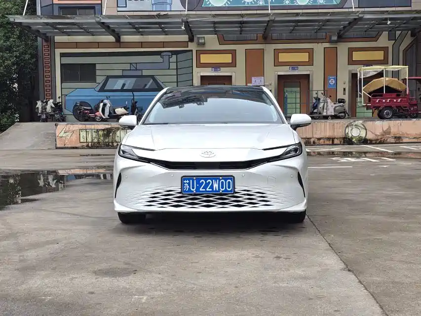 Toyota Camry 2024 Hybrid 2.0HE Elite Edition
