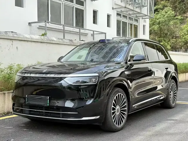AITO Wenjie AITO M8 2025 Extended Range Ultra 53.4kWh 6-Seater