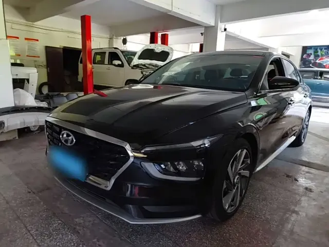 Hyundai Mistra 2021 1.8L CVT LUX Premium