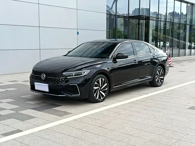 Volkswagen Passat 2022 330TSI Starlight Luxury Edition